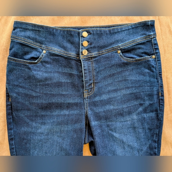 Lane Bryant High Rise Crop Jegging! Size 16! - Picture 2 of 5